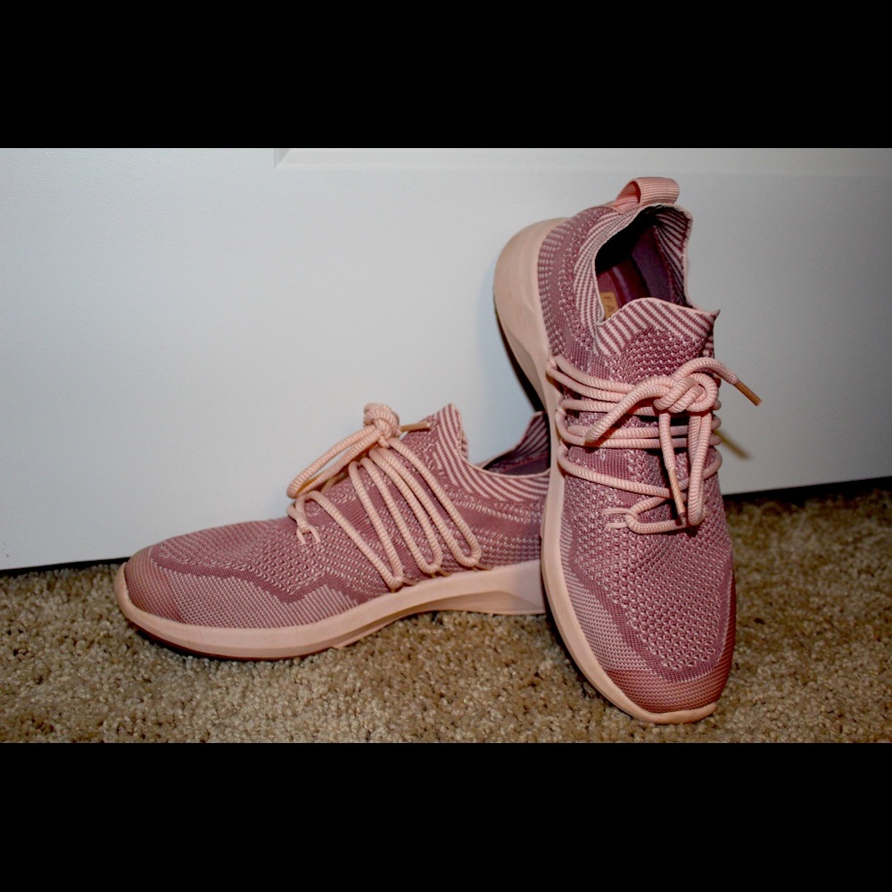 Pink comfy tennis shoes. Great for walking or gym workouts. Fabletics.